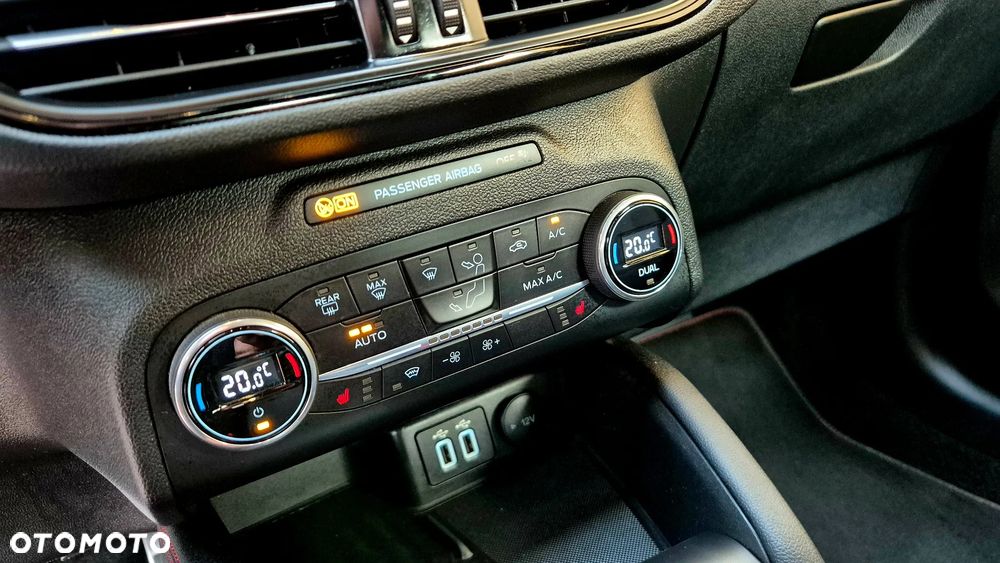 Ford Kuga Plug-in Hybrid ST-LINE - 29