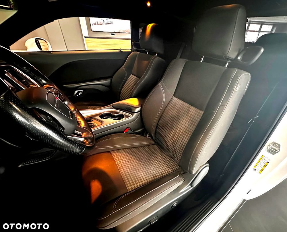 Dodge Challenger 3.6 SXT Plus - 12