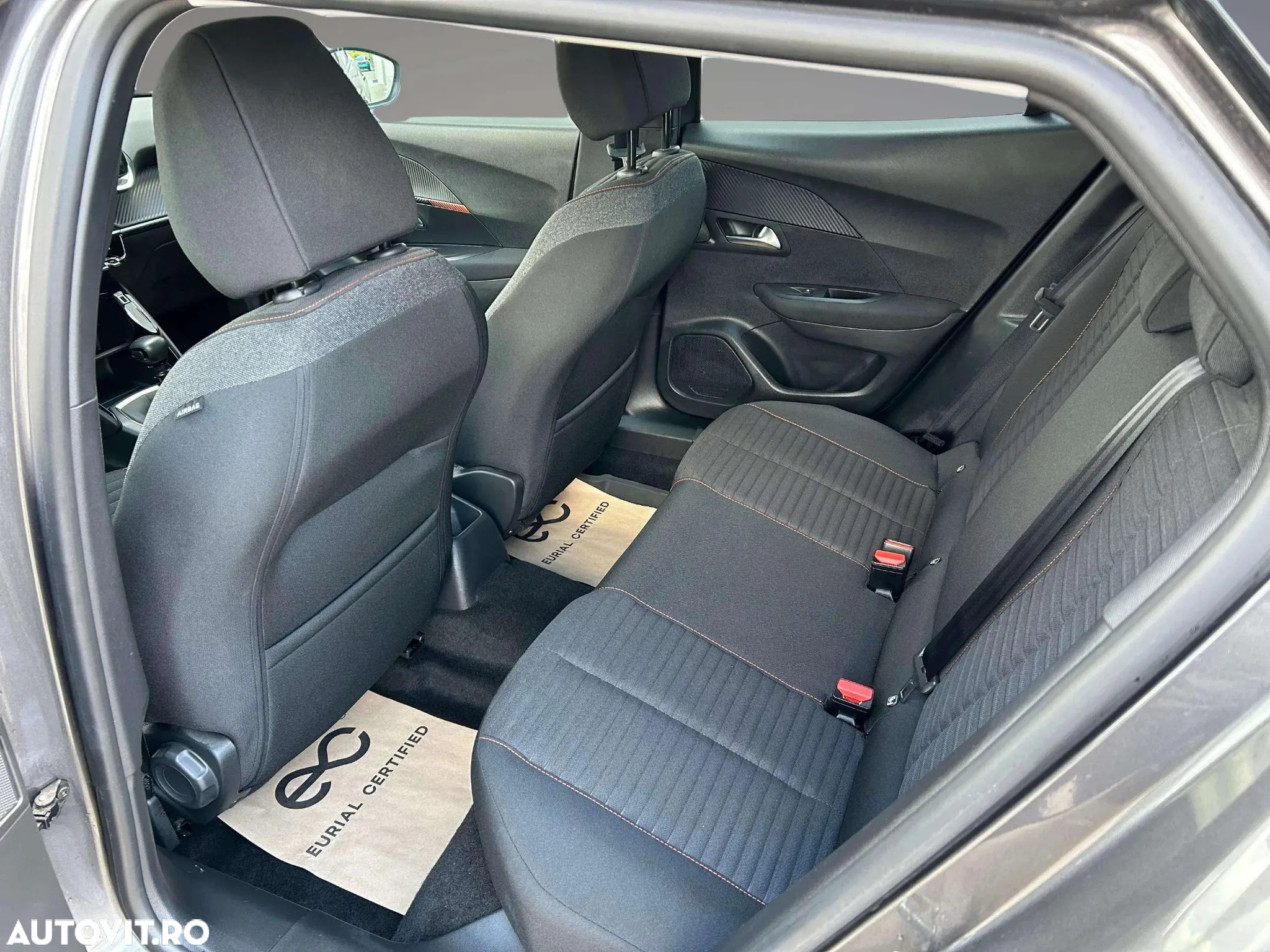 Peugeot 2008 1.2 L PureTech STT Active - 8
