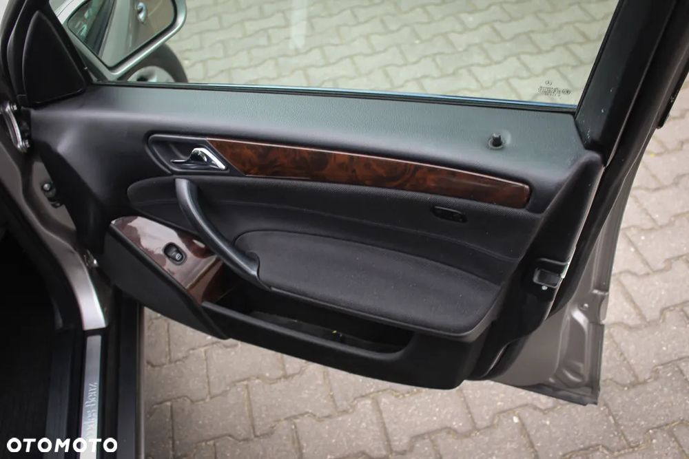 Mercedes-Benz Klasa C 180 Kompressor Automatik Elegance - 26
