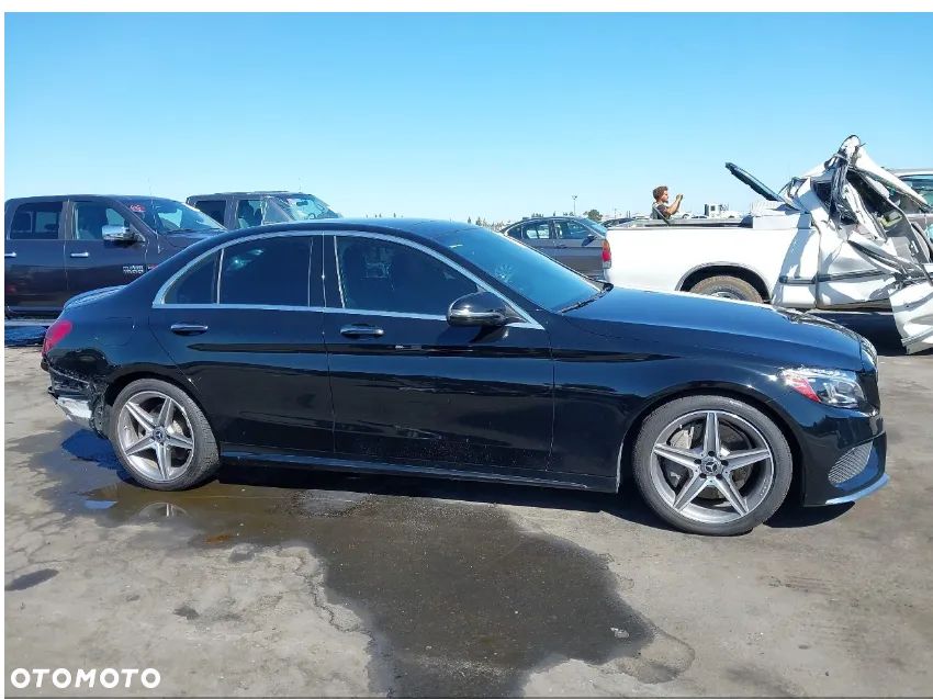 Mercedes-Benz Klasa C 300 T 7G-TRONIC AMG Line - 3