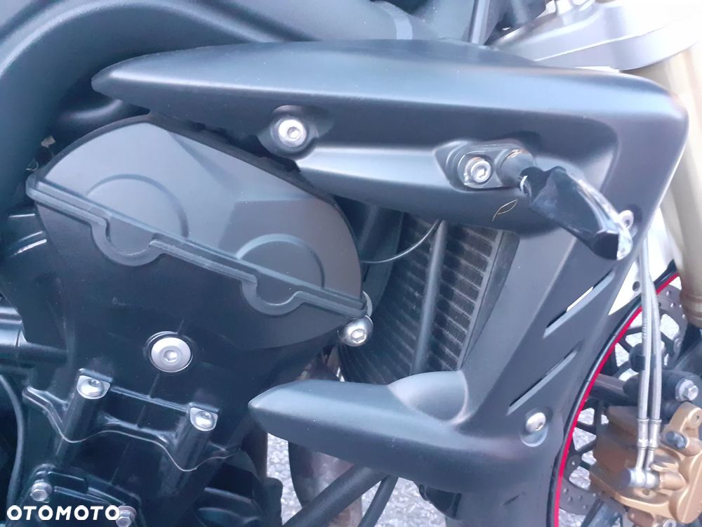 Triumph Street Triple - 21