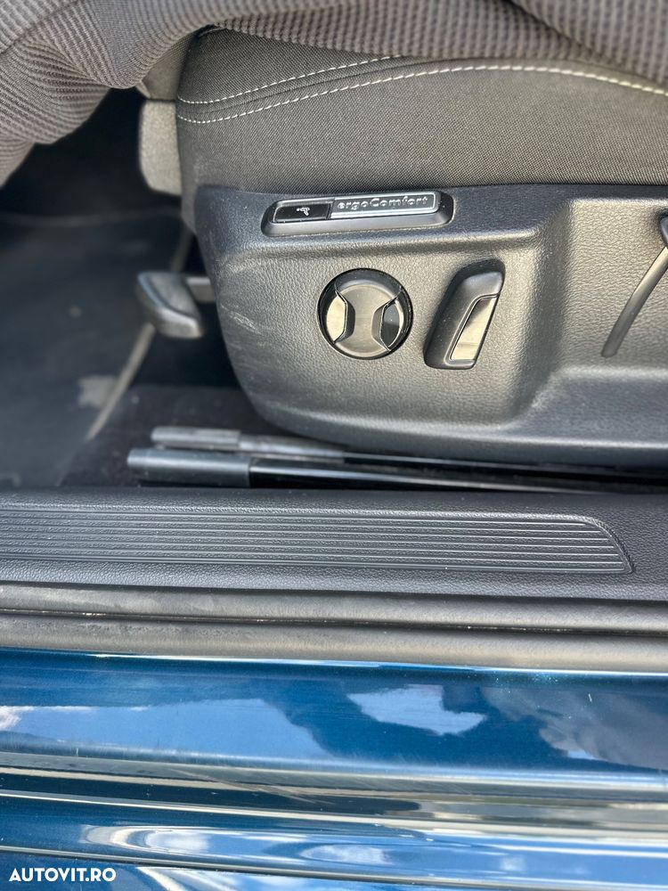 Volkswagen Passat - 12