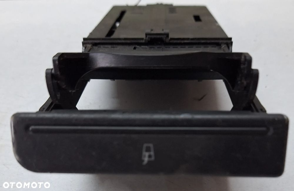 UCHWYT NA KUBKI, NAPOJE -8E1862534J - AUDI A4/B6 / EUROPA - 2