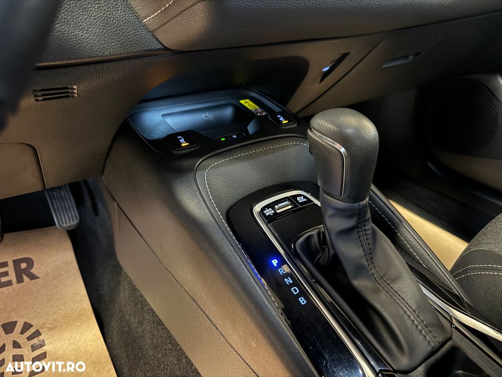 Toyota Corolla 1.8 Hybrid Team Deutschland - 24