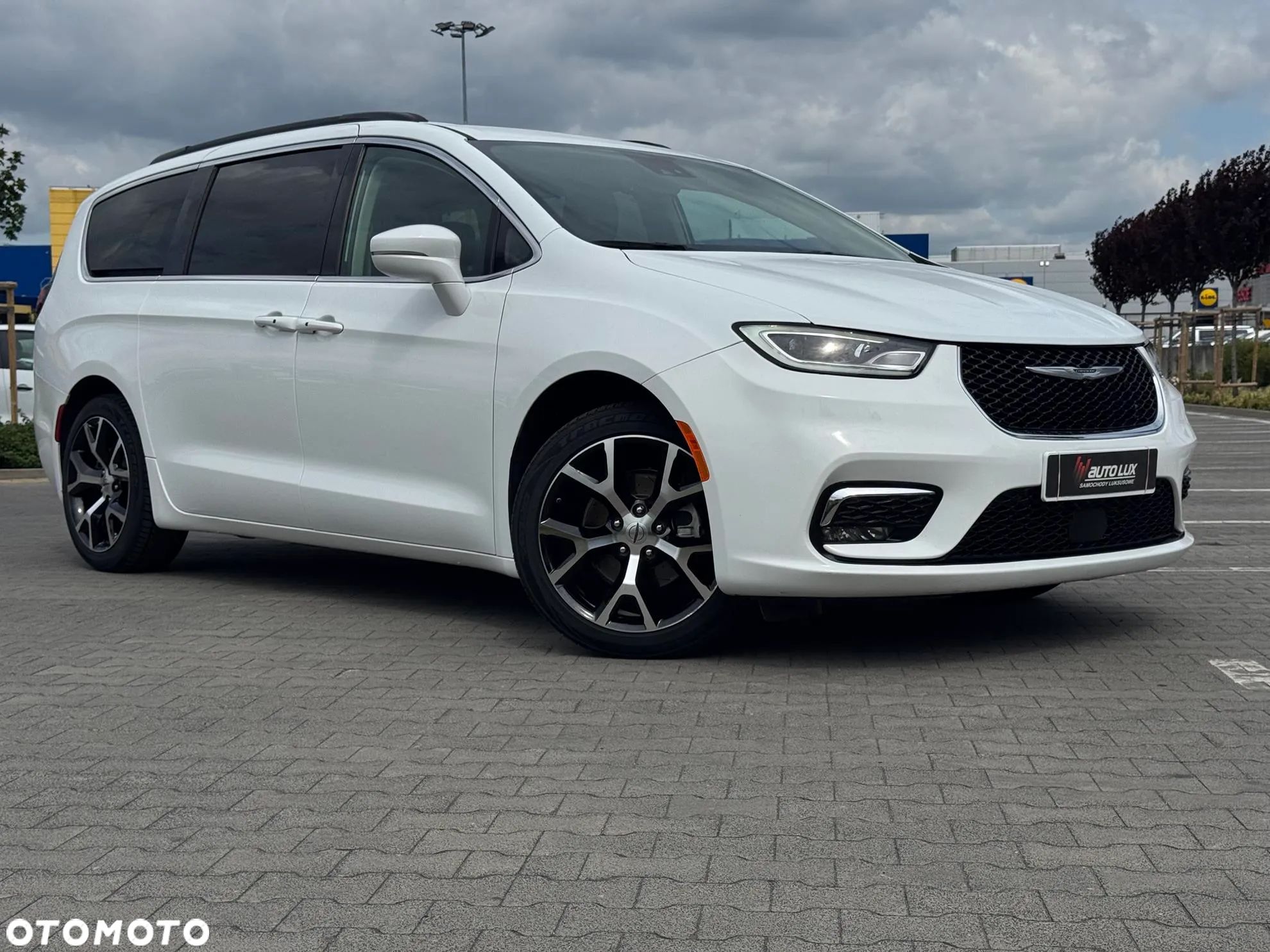 Chrysler Pacifica - 1