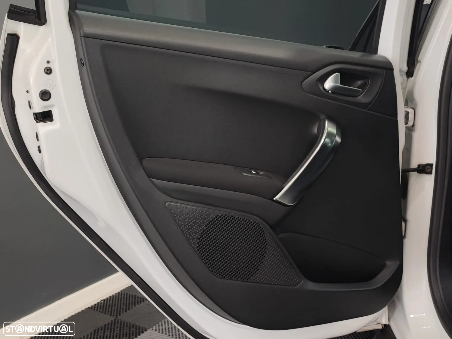 Peugeot 2008 1.4 HDi Allure - 25