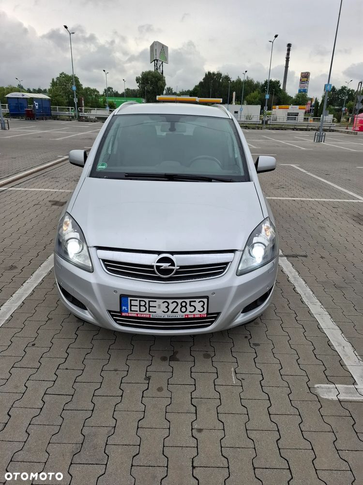 Opel Zafira 1.8 Cosmo - 1