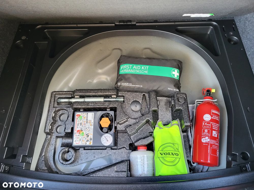 Volvo V40 T2 Momentum - 37