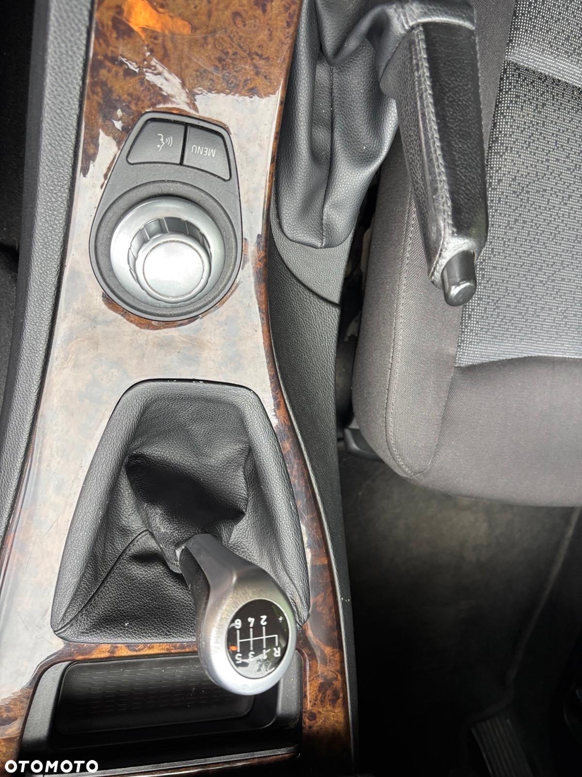 BMW Seria 3 320d DPF Touring - 16