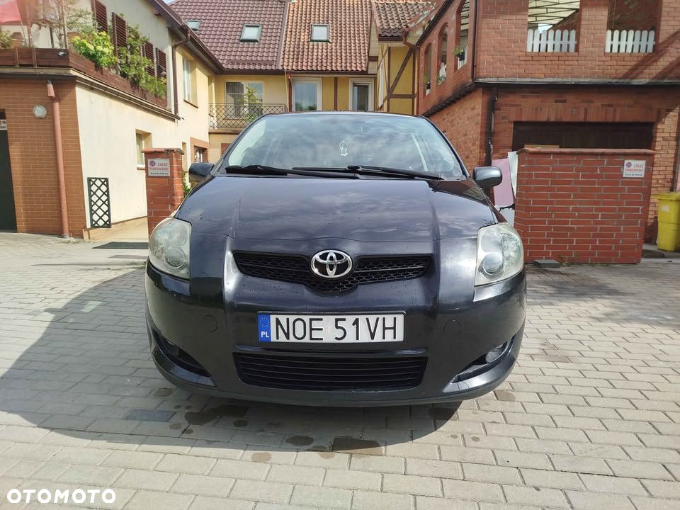 Toyota Auris 2.2 D-4D X - 2