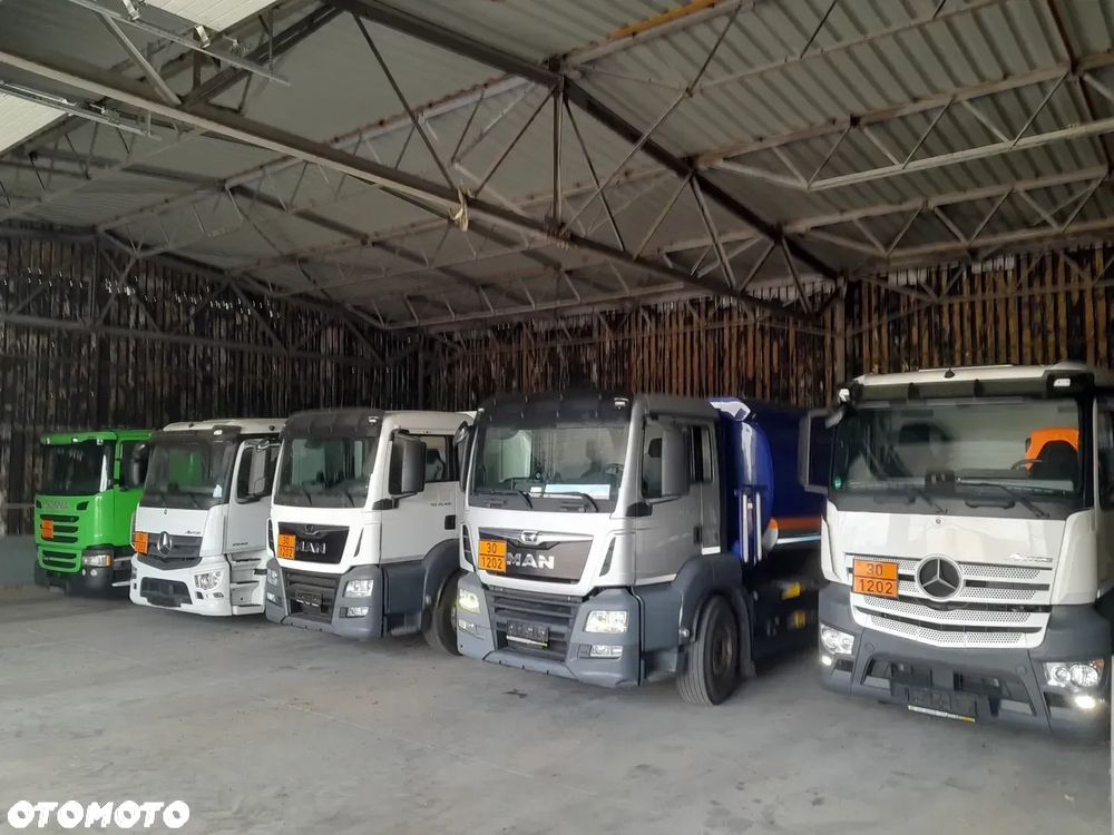 Mercedes-Benz Arocs - 23