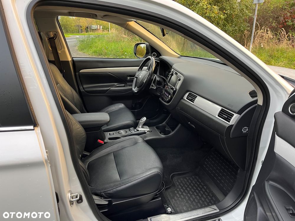 Mitsubishi Outlander PHEV Instyle NAVI - 10