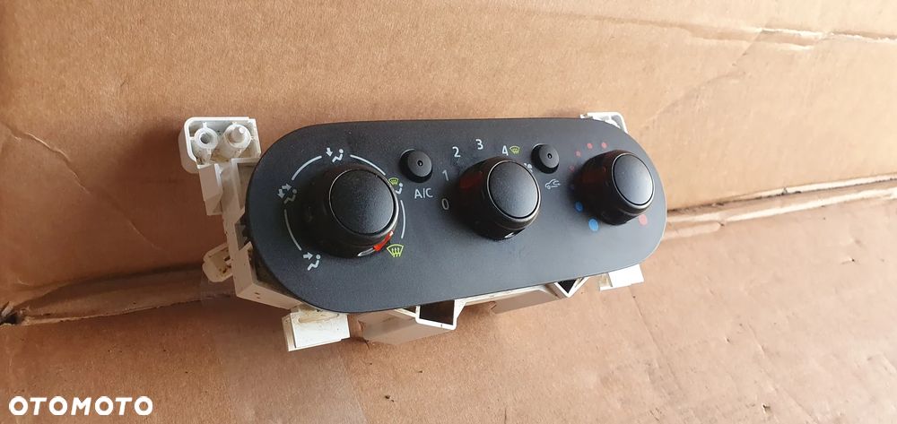 Panel nawiewu powietrza Opel Vivaro B Trafic III E1093049AC - 3