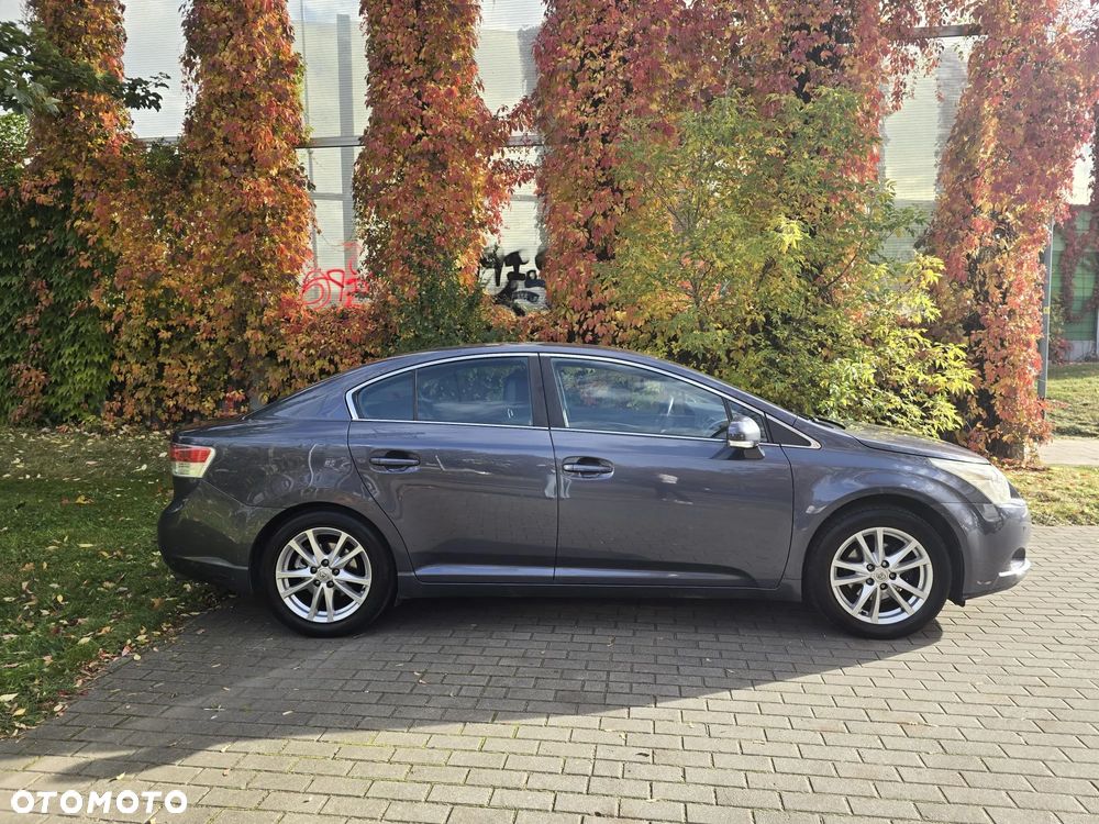 Toyota Avensis 2.0 Sol NAVI - 1