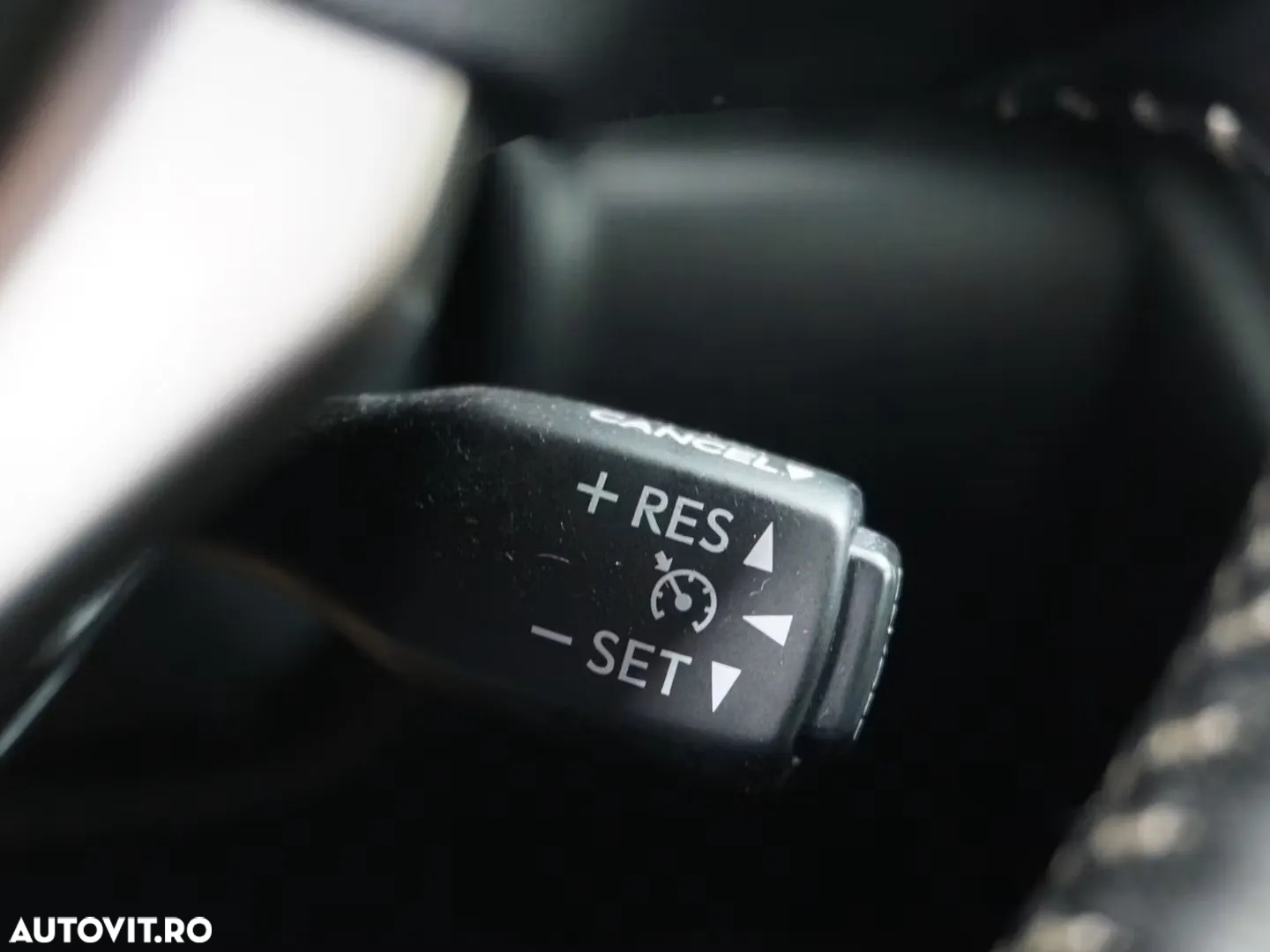 Lexus Seria IS 300h - 36