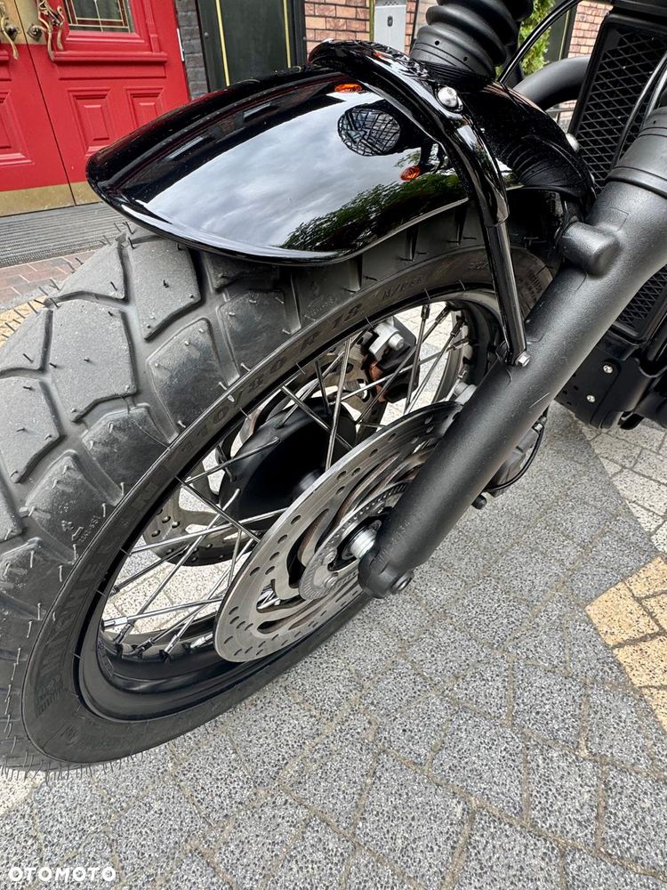 Triumph Bonneville - 9