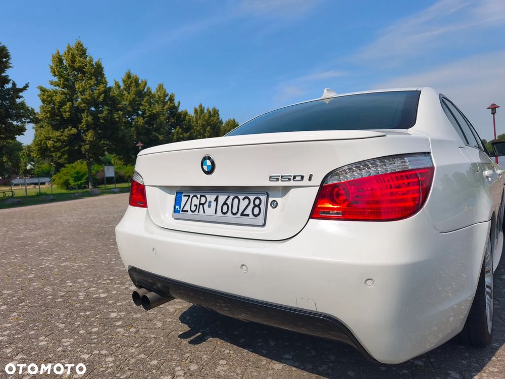 BMW Seria 5 550i - 8
