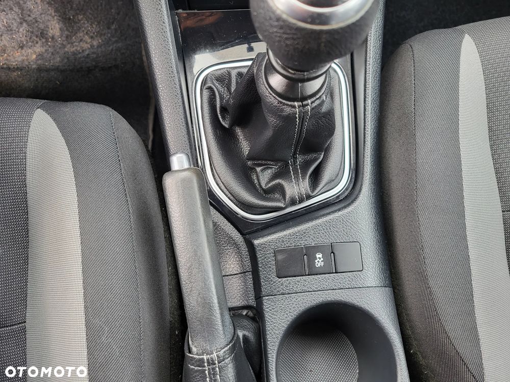 Toyota Auris 1.33 Dual-VVT-i Cool - 17