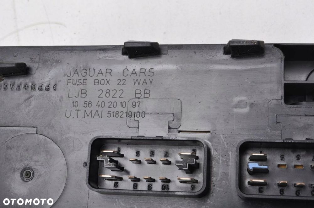 JAGUAR XK8 X100 4.0 V8 SKRZYNKA BEZPIECZNIKÓW - 3