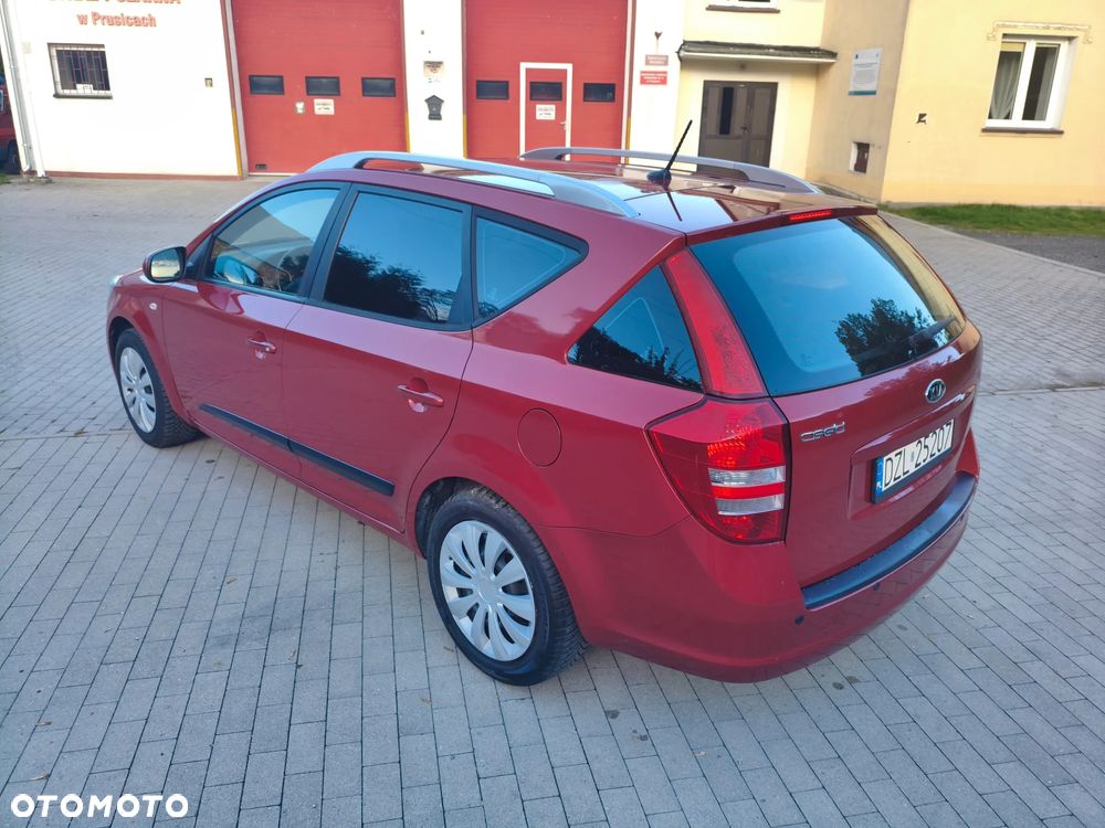 Kia Ceed 2010 photo 5
