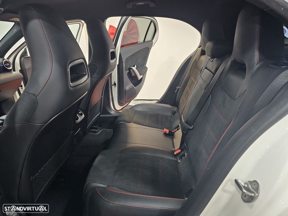 Mercedes-Benz A 250 e AMG Line - 13