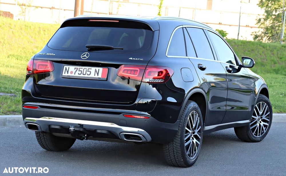 Mercedes-Benz GLC 300 e 4MATIC - 11
