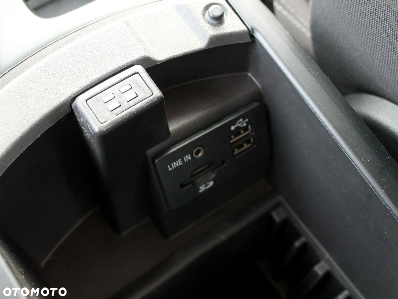 Ford Grand C-MAX - 22
