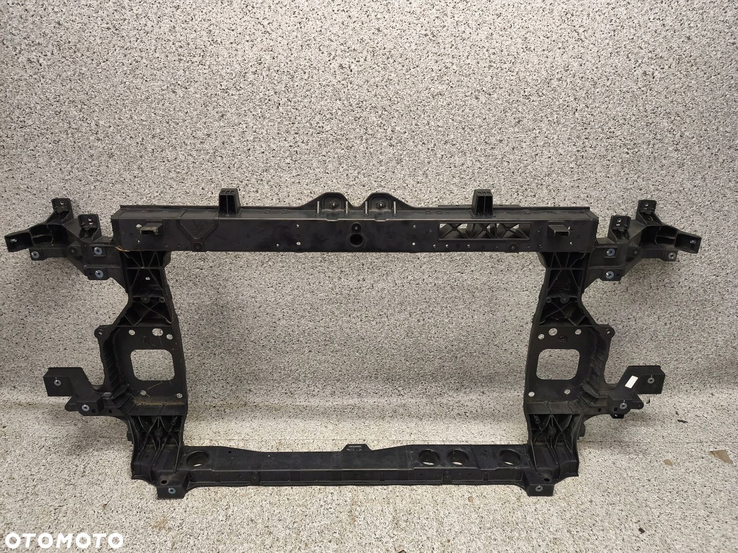 PAS PRZEDNI WZMOCNIENIE HYUNDAI STARIA 64101-CG000 - 1