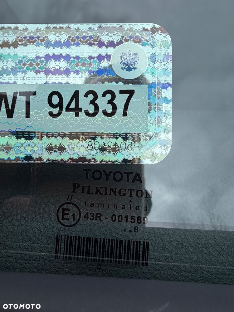 Toyota Yaris Hybrid 100 Selection - 17