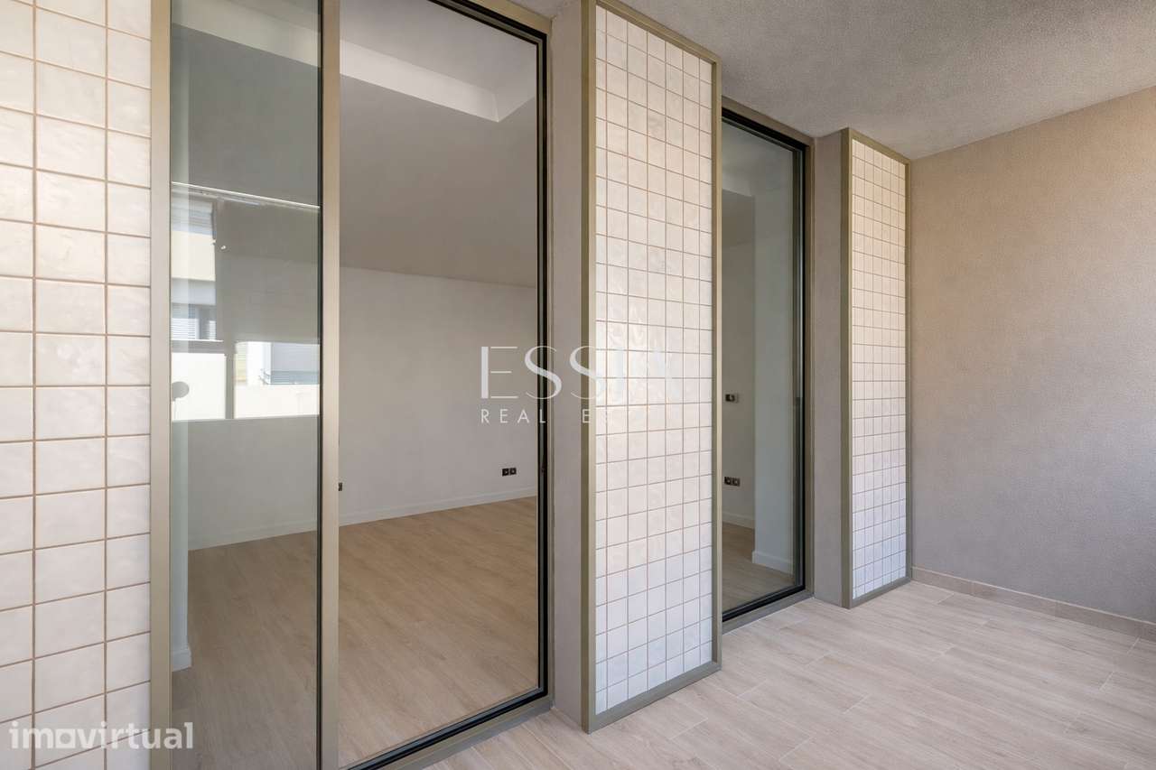 Moradia T4 Triplex com terraço, jardim e piscina no centro de Matosinh - Grande imagem: 5/26