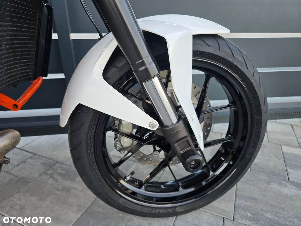 KTM Duke - 17