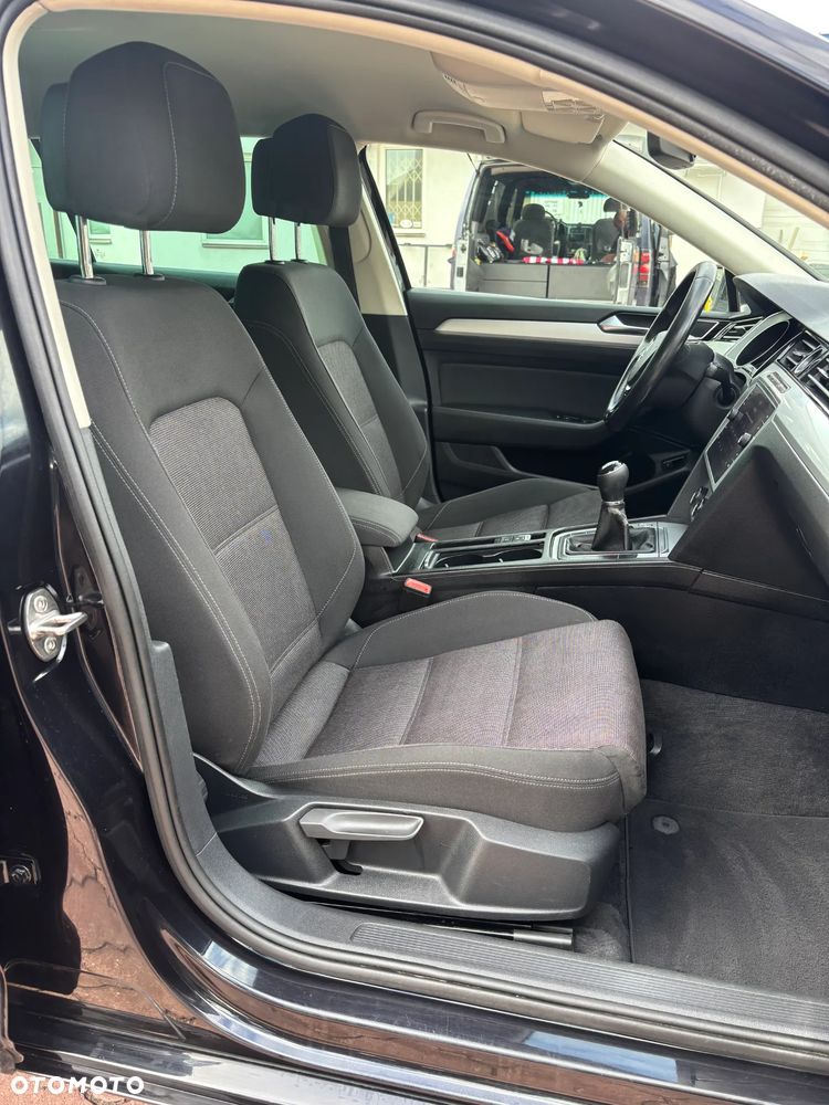 Volkswagen Passat 2.0 TDI SCR Business - 16