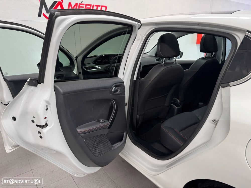 Peugeot 208 - 22