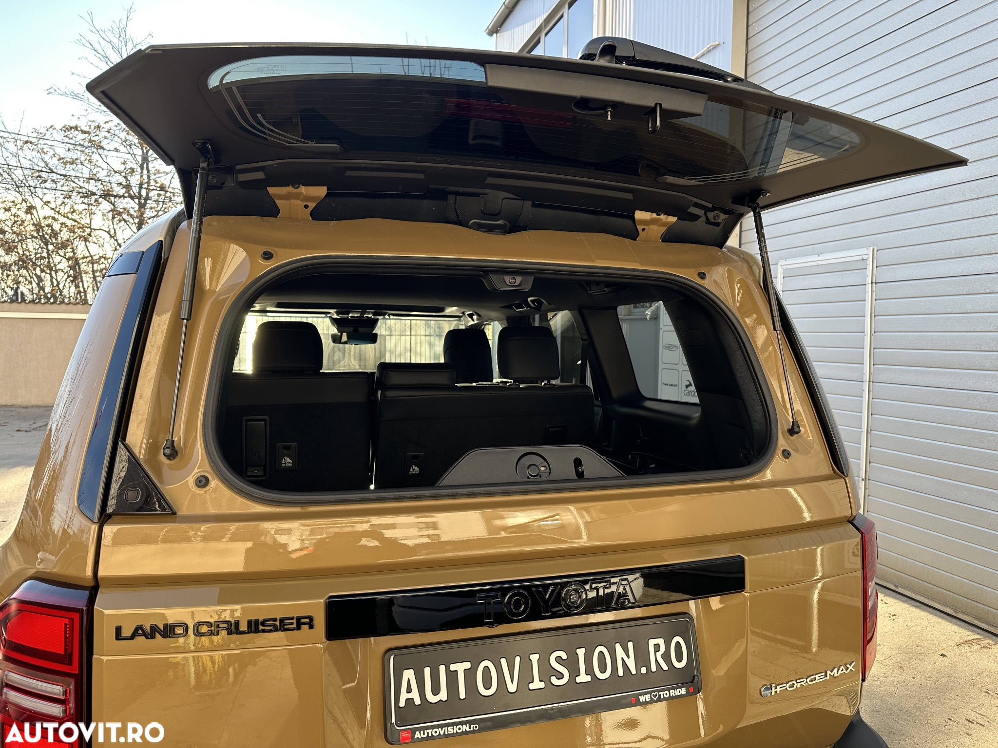 Toyota Land Cruiser 250 - 12