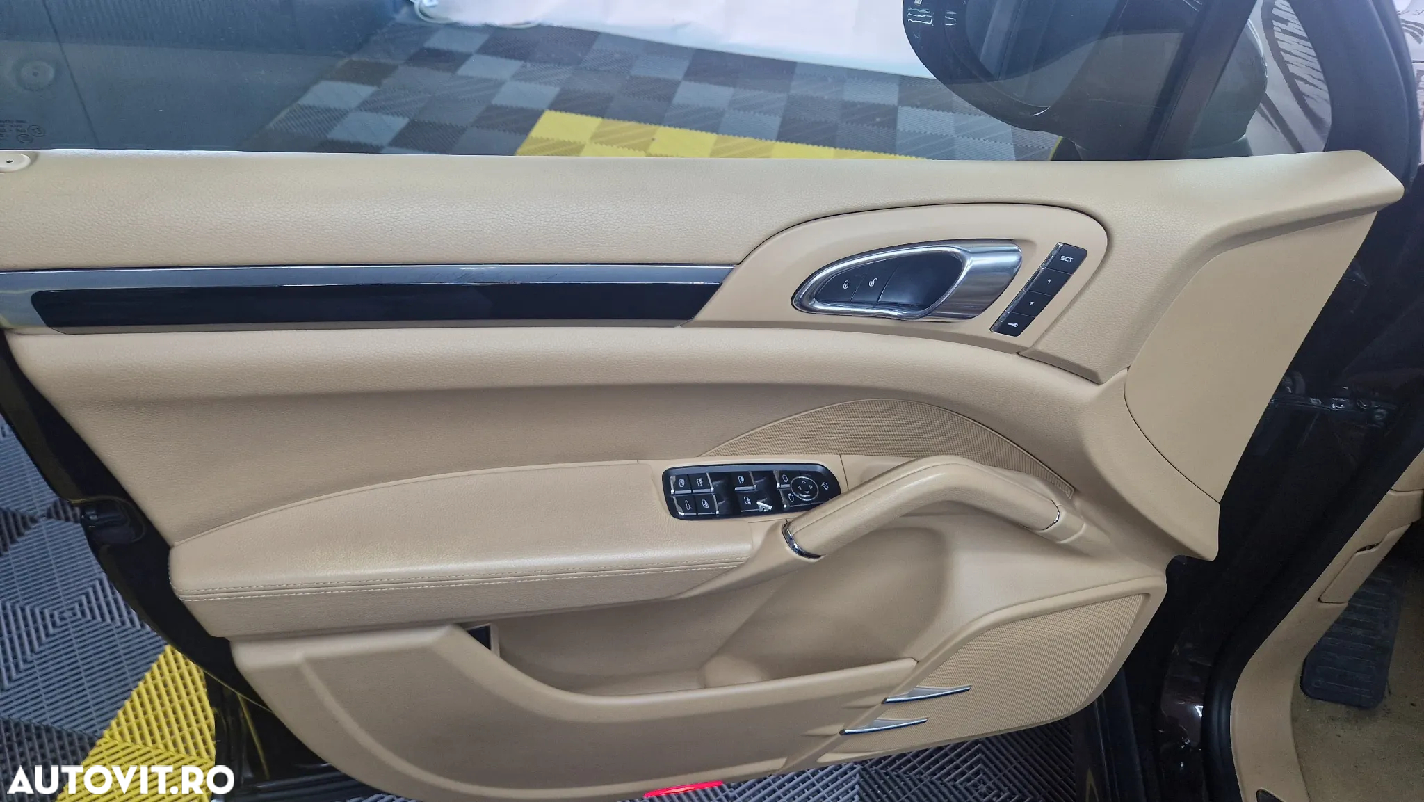 Porsche Cayenne - 12