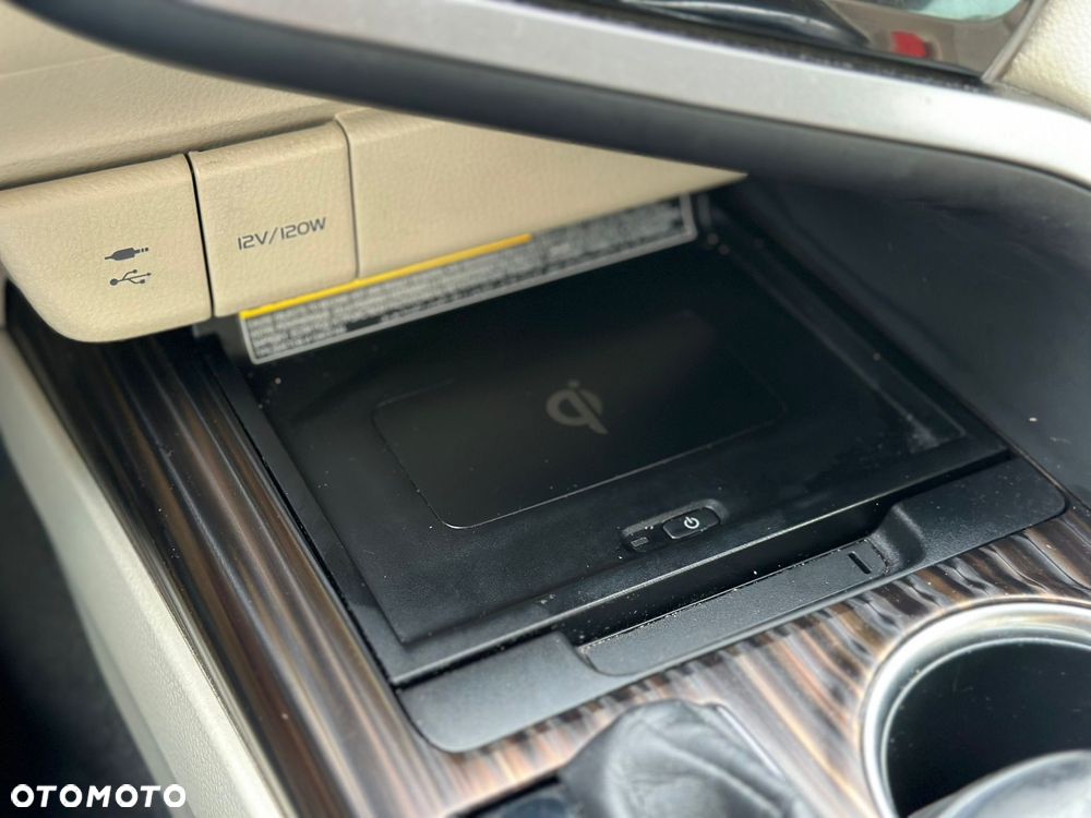 Toyota Camry 2.5 Hybrid Executive CVT - 19