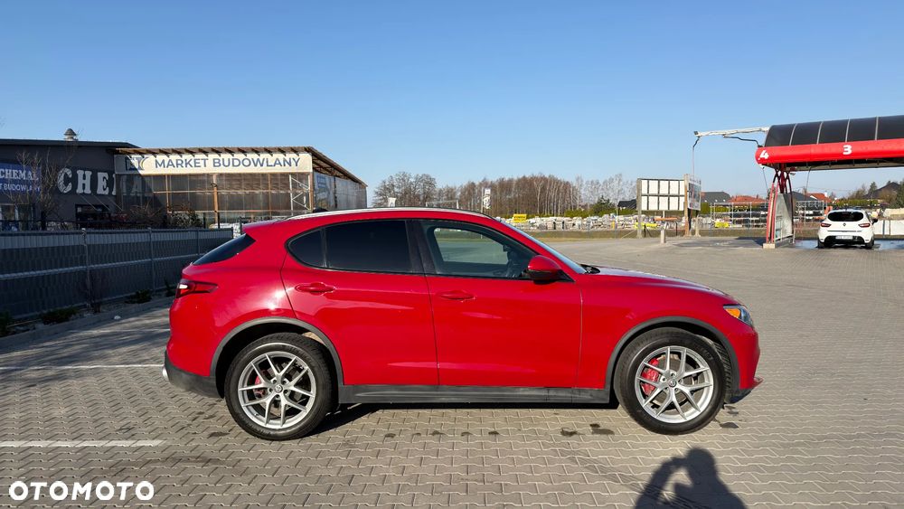 Alfa Romeo Stelvio 2.0 Turbo 16V AT8-Q4 Ti - 4