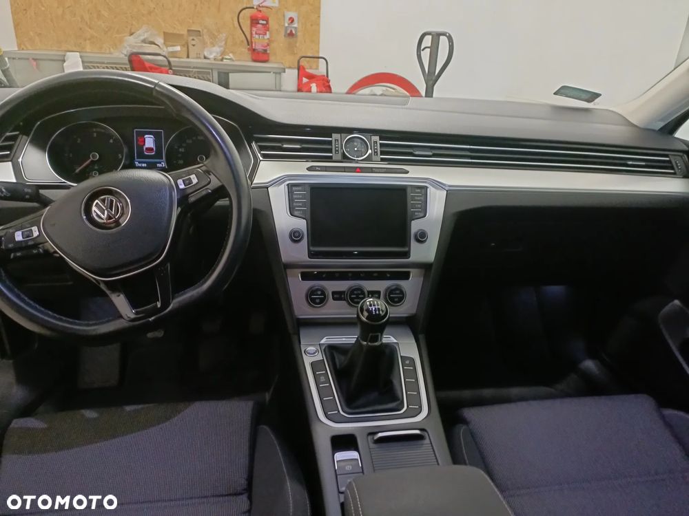 Volkswagen Passat 2.0 TDI BMT Comfortline - 10