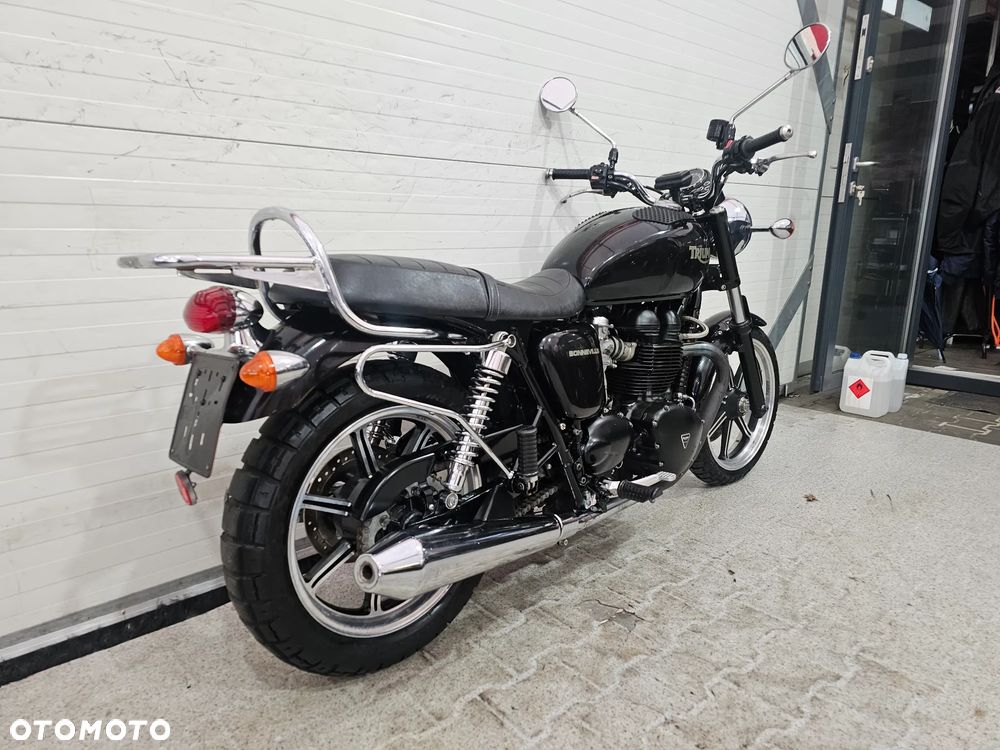 Triumph Bonneville - 16
