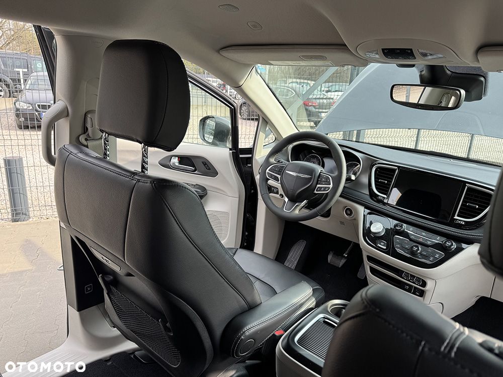 Chrysler Pacifica - 15