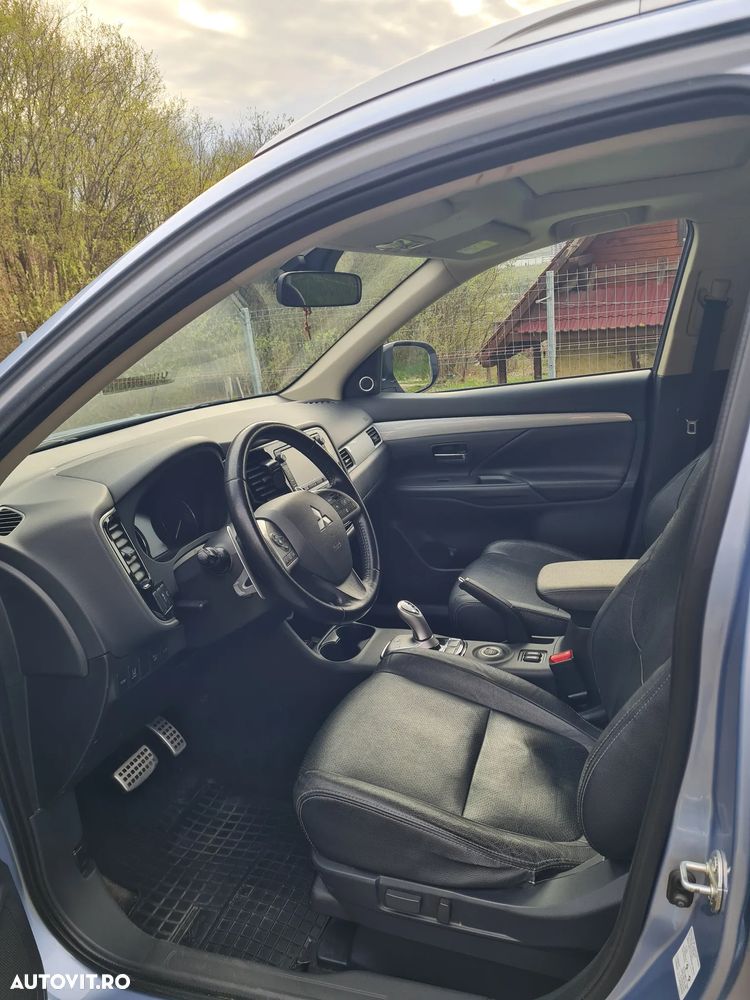 Mitsubishi Outlander 2.0 4WD - 5