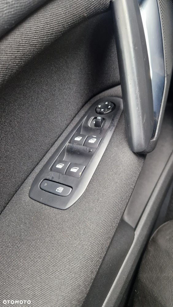 Peugeot 308 1.6 e-HDi Allure S&S - 15