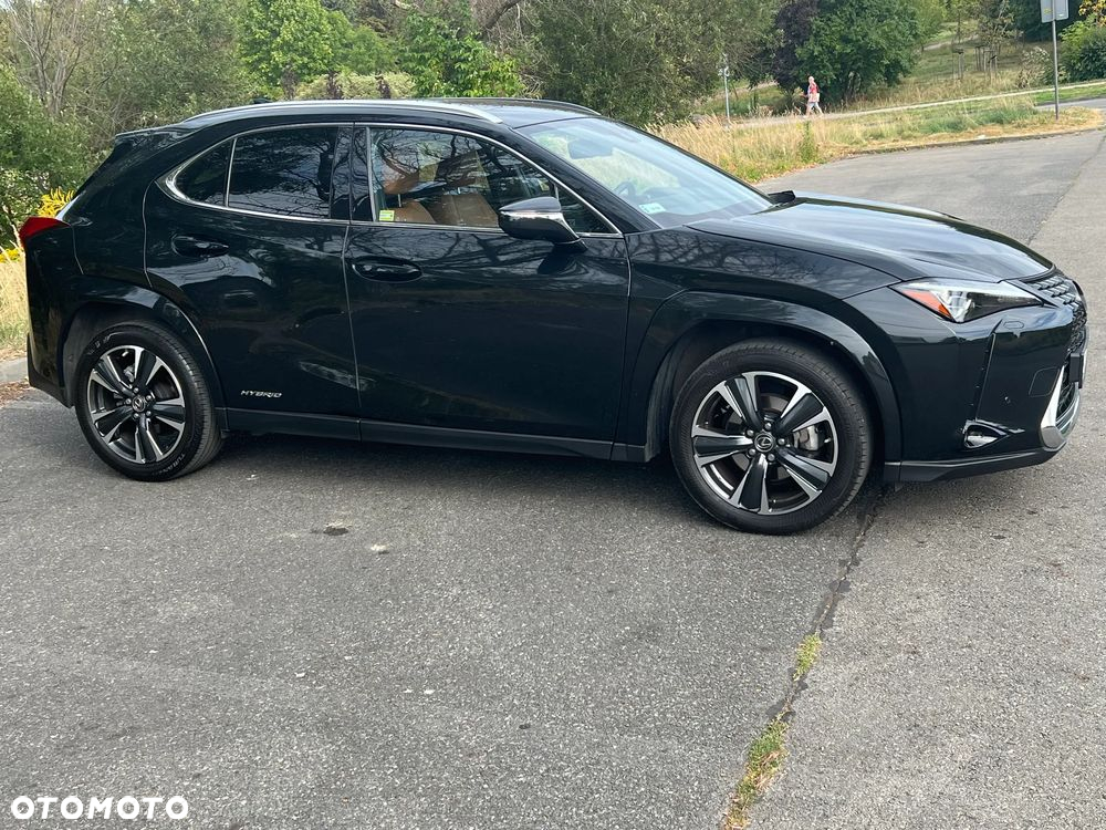 Lexus UX - 4