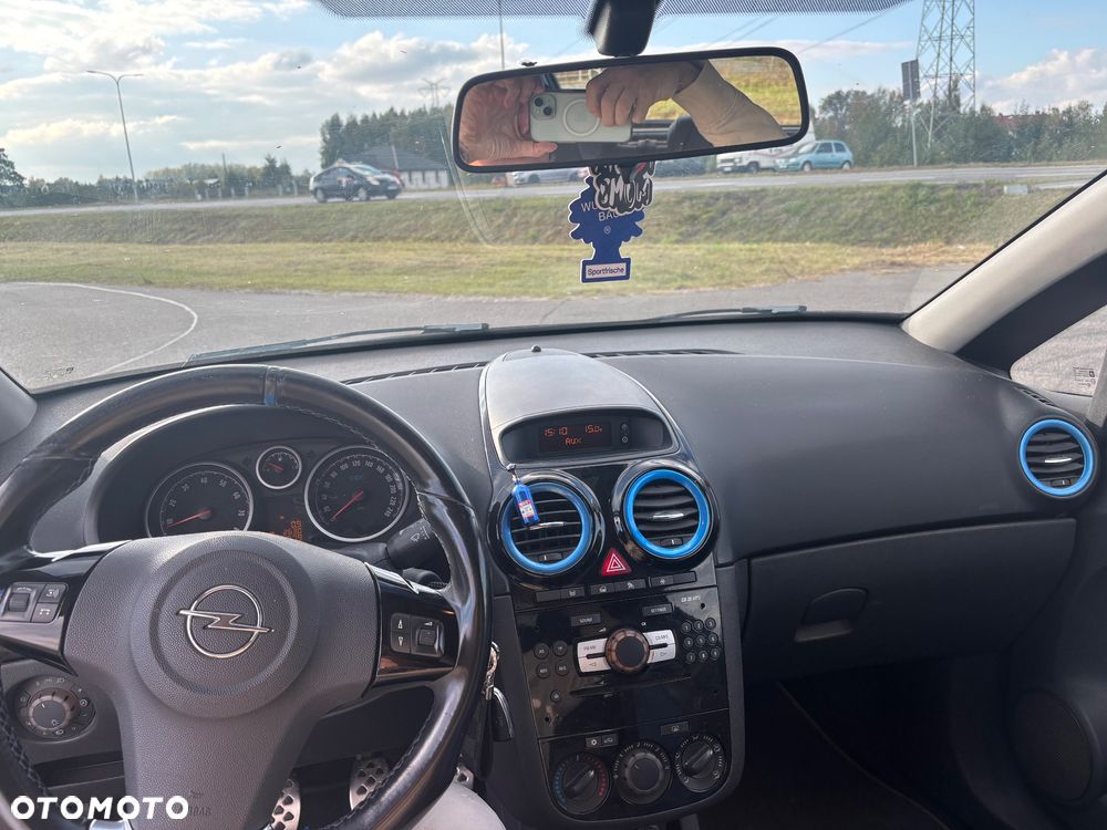 Opel Corsa 1.6T OPC - 10