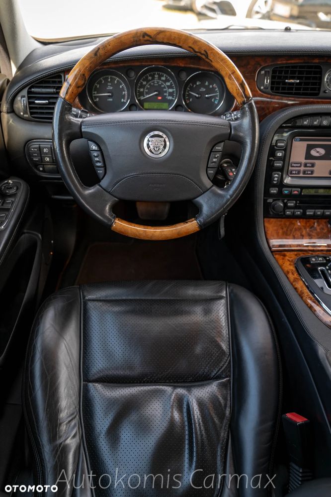 Jaguar XJ - 19