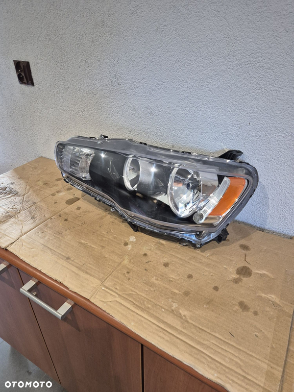 Lampa Lewa przód przednia mitsubishi Lancer VIII depo