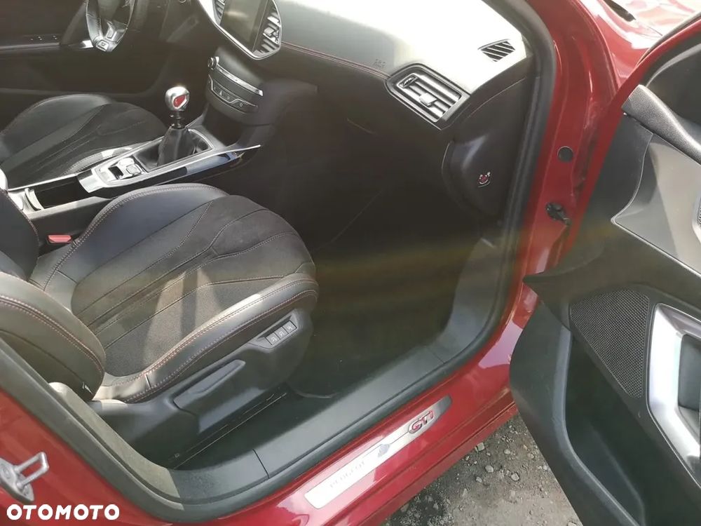 Peugeot 308 1.6 e-THP GTi by Sport S&S - 18