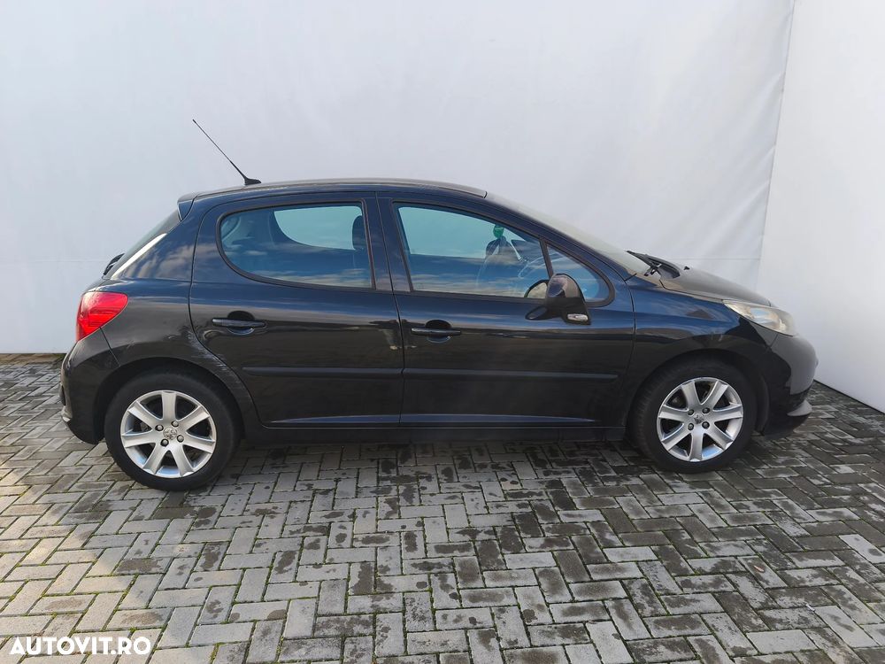 Peugeot 207 1.6HDI Trendy - 6