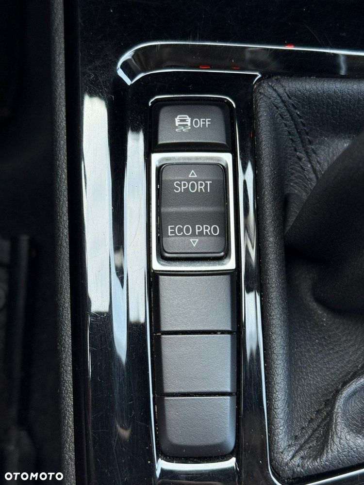 BMW X1 sDrive20i GPF xLine - 32